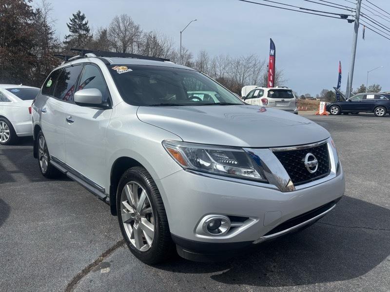 Nissan Pathfinder Platinum 4D SUV 4WD 2013