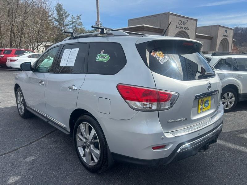 Nissan Pathfinder Platinum 4D SUV 4WD 2013