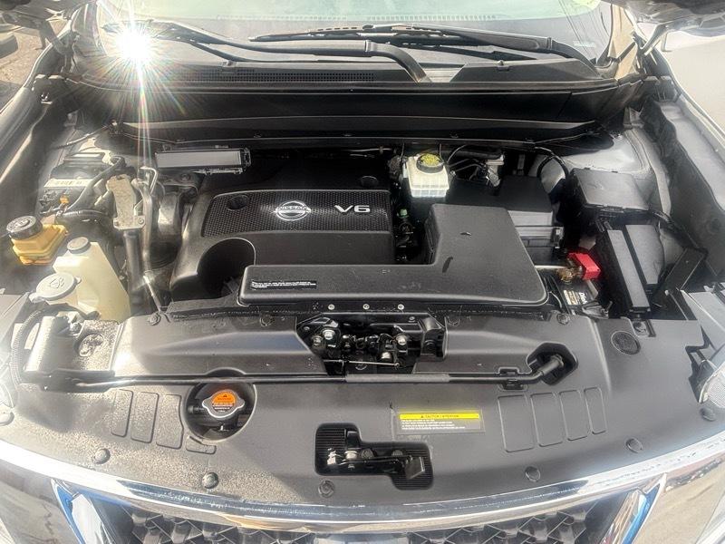 Nissan Pathfinder Platinum 4D SUV 4WD 2013