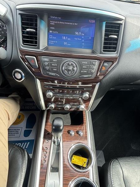 Nissan Pathfinder Platinum 4D SUV 4WD 2013