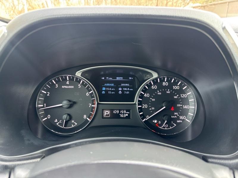 Nissan Pathfinder Platinum 4D SUV 4WD 2013