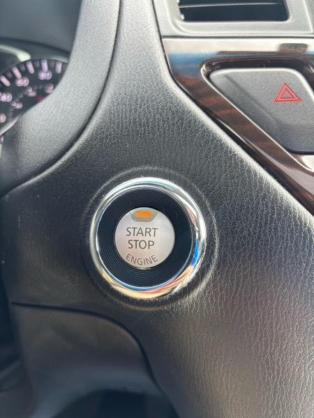 Nissan Pathfinder Platinum 4D SUV 4WD 2013