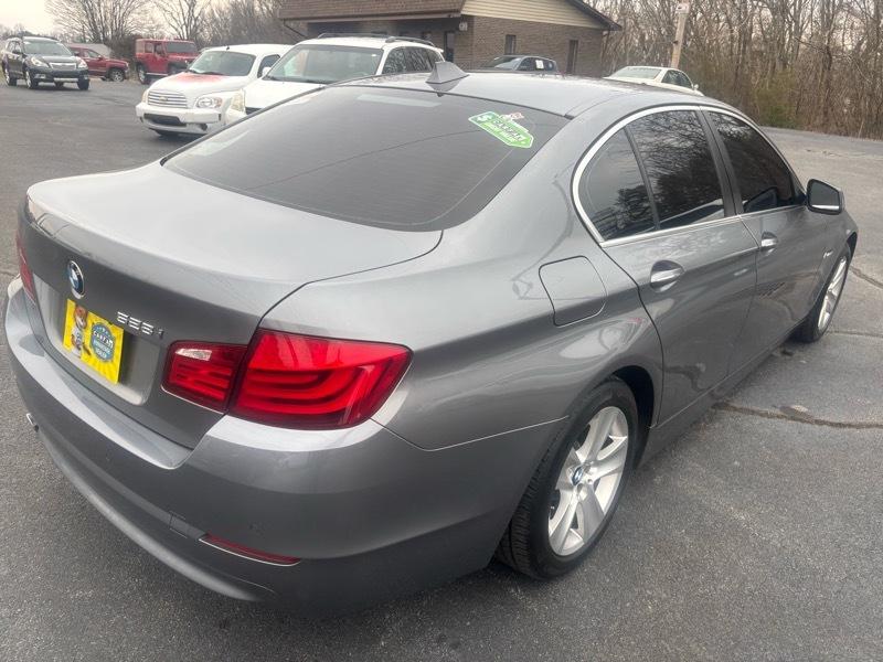 BMW 5-Series 528i 2011
