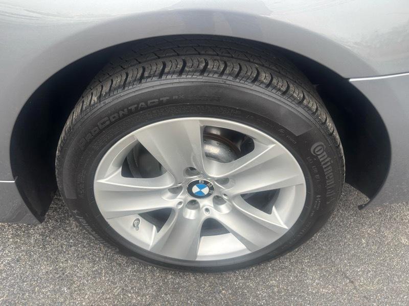 BMW 5-Series 528i 2011