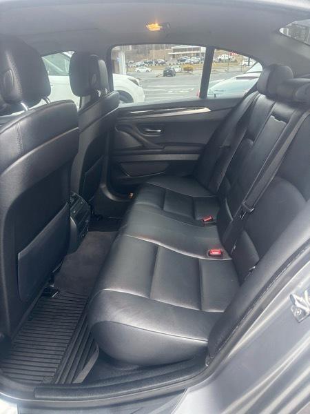 BMW 5-Series 528i 2011