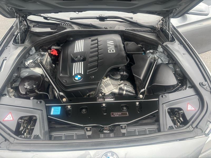 BMW 5-Series 528i 2011