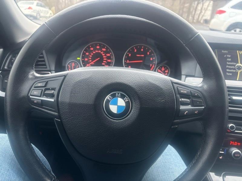 BMW 5-Series 528i 2011