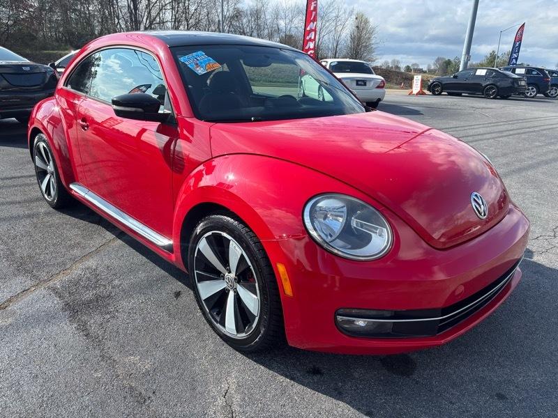 Volkswagen Beetle 2.0T Turbo w/Sunroof & Sound 2012