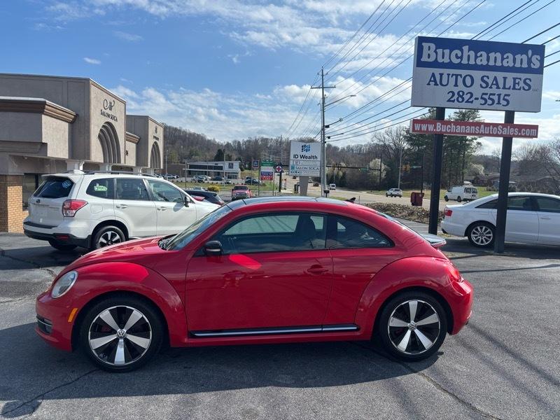 Volkswagen Beetle 2.0T Turbo w/Sunroof & Sound 2012