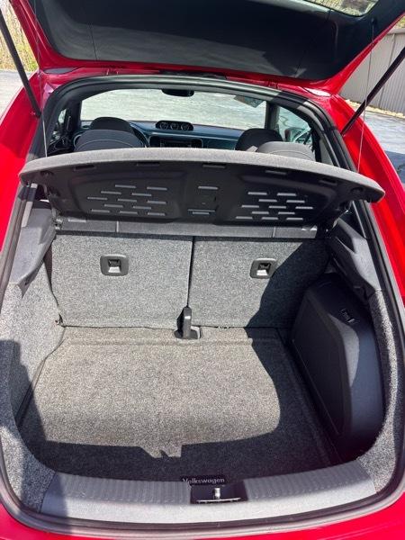 Volkswagen Beetle 2.0T Turbo w/Sunroof & Sound 2012