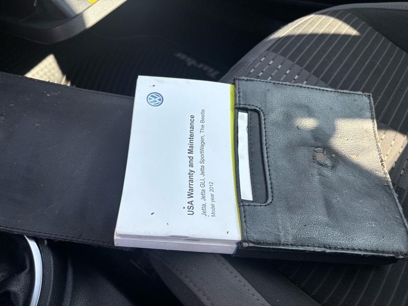 Volkswagen Beetle 2.0T Turbo w/Sunroof & Sound 2012