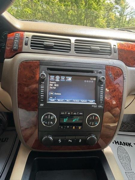 Chevrolet Suburban LT 1500 2WD 2014
