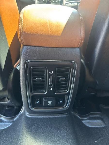 Jeep Grand Cherokee Overland 4WD 2011