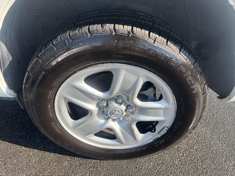 Toyota RAV4 Base I4 4WD 2010