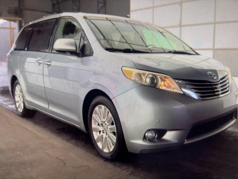Toyota Sienna Limited 7-Pass V6 2011