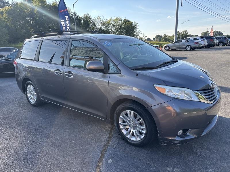 Toyota Sienna XLE FWD 8-Passenger V6 2014