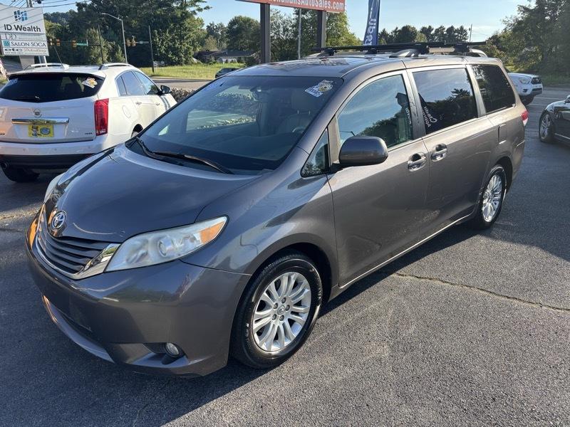 Toyota Sienna XLE FWD 8-Passenger V6 2014