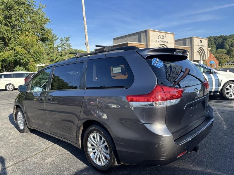 Toyota Sienna XLE FWD 8-Passenger V6 2014