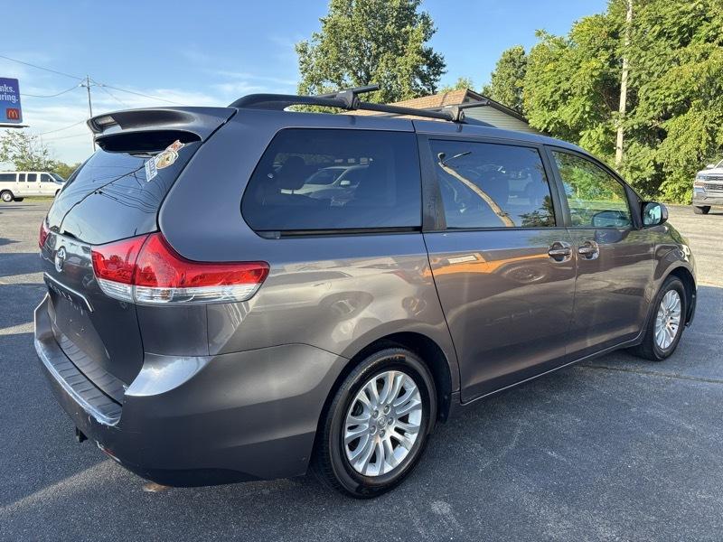 Toyota Sienna XLE FWD 8-Passenger V6 2014