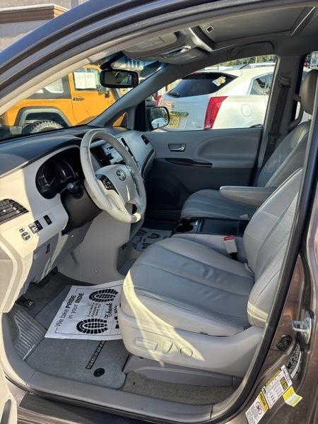 Toyota Sienna XLE FWD 8-Passenger V6 2014