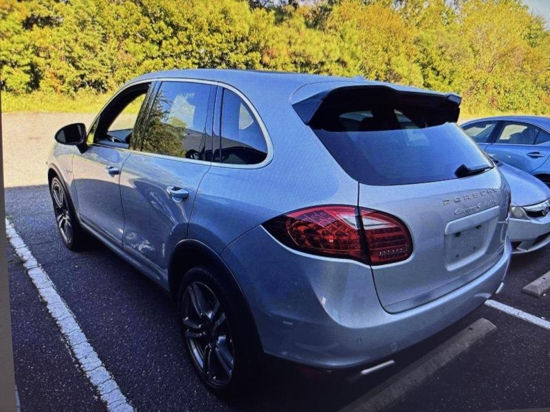 Porsche Cayenne Hybrid S 2013