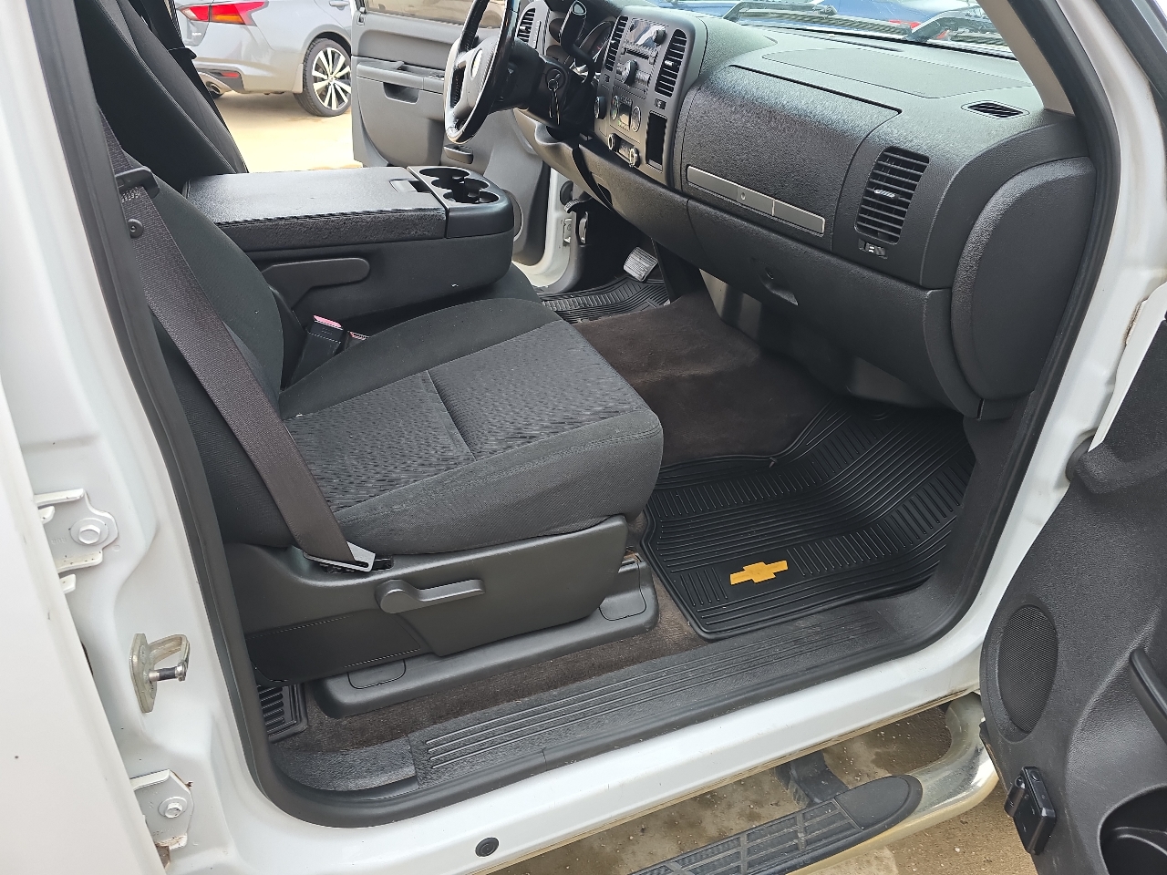 Chevrolet Silverado 1500 LT Crew Cab 4WD 2011