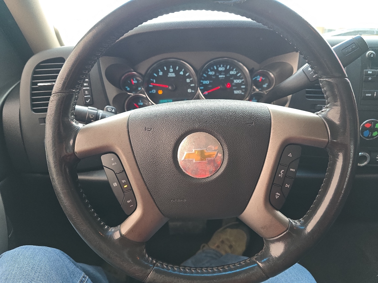 Chevrolet Silverado 1500 LT Crew Cab 4WD 2011