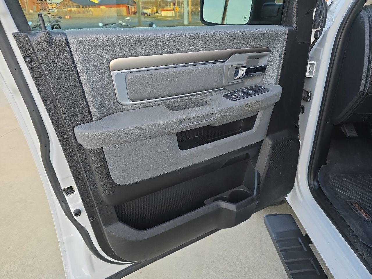 RAM 1500 SLT Quad Cab 4WD 2020