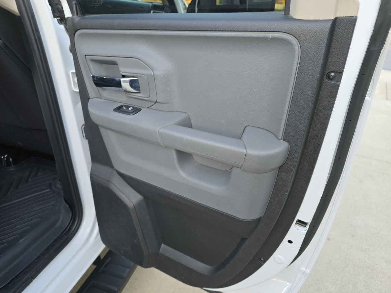 RAM 1500 SLT Quad Cab 4WD 2020