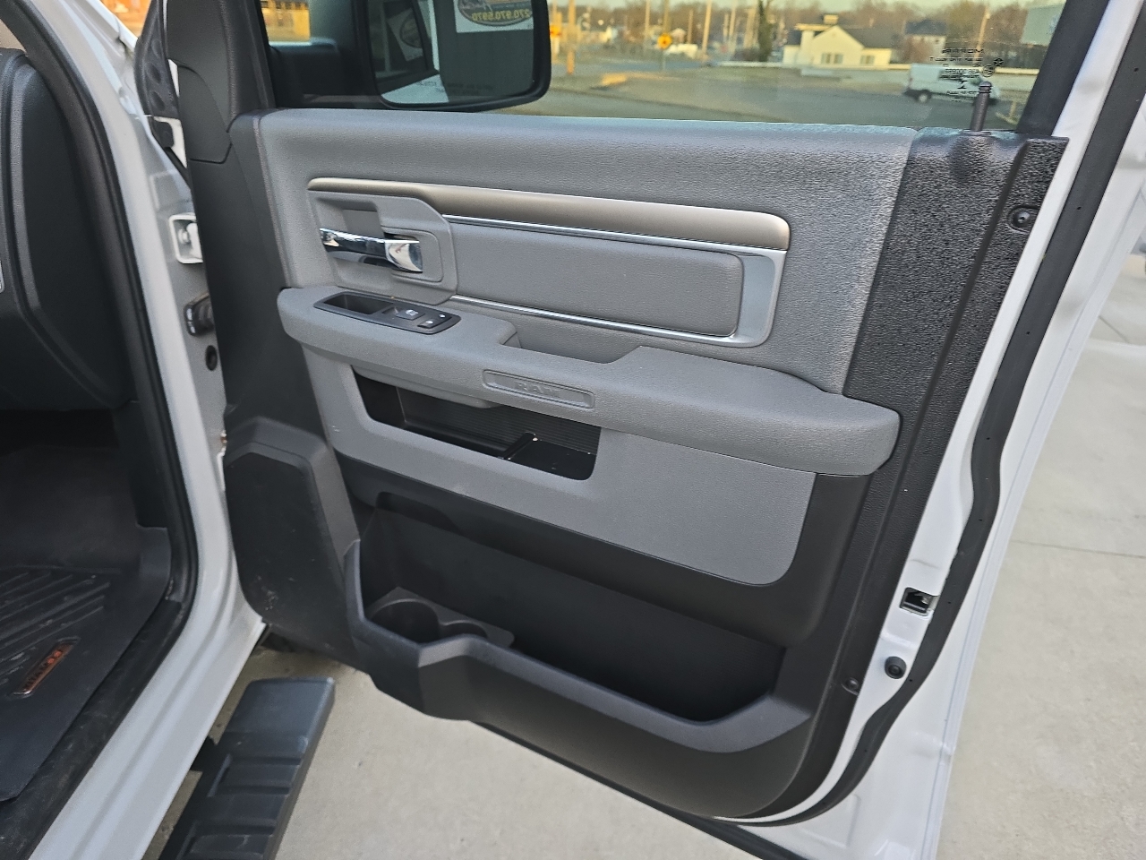 RAM 1500 SLT Quad Cab 4WD 2020