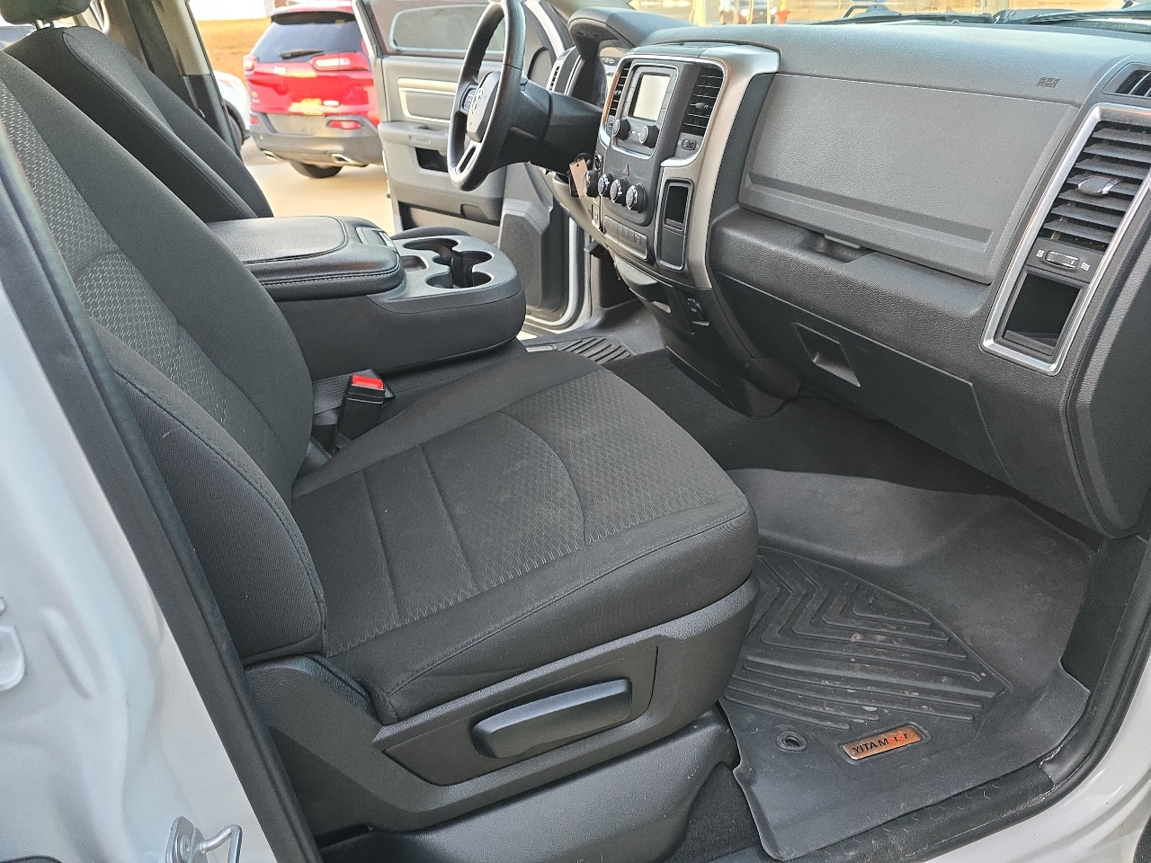 RAM 1500 SLT Quad Cab 4WD 2020