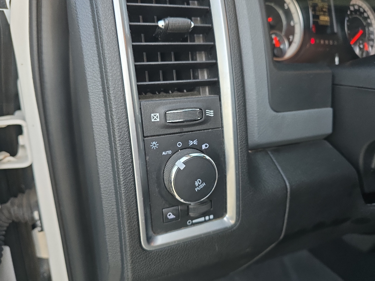 RAM 1500 SLT Quad Cab 4WD 2020