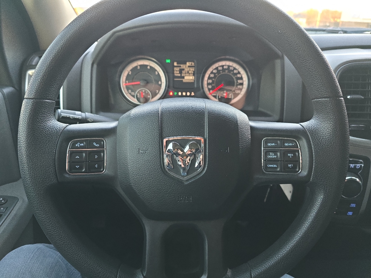 RAM 1500 SLT Quad Cab 4WD 2020