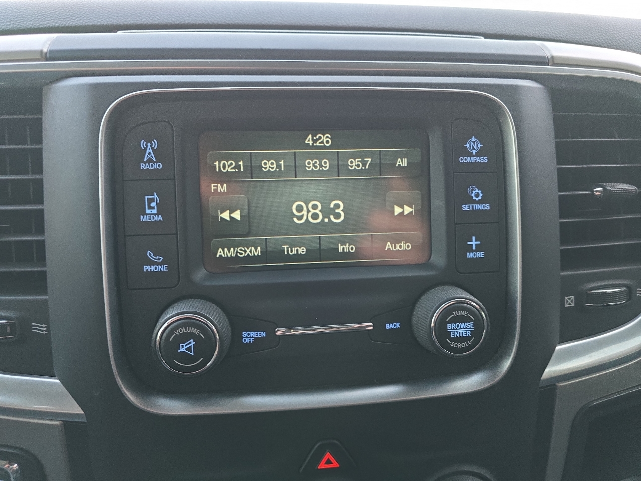 RAM 1500 SLT Quad Cab 4WD 2020