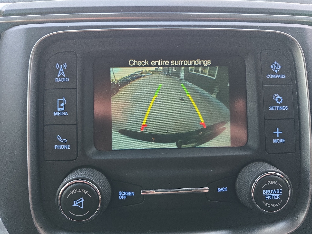 RAM 1500 SLT Quad Cab 4WD 2020