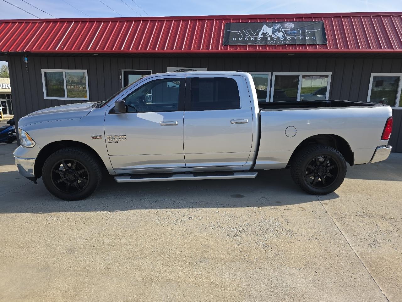 RAM 1500 Classic SLT 4x4 Crew Cab 6'4" Box 2019