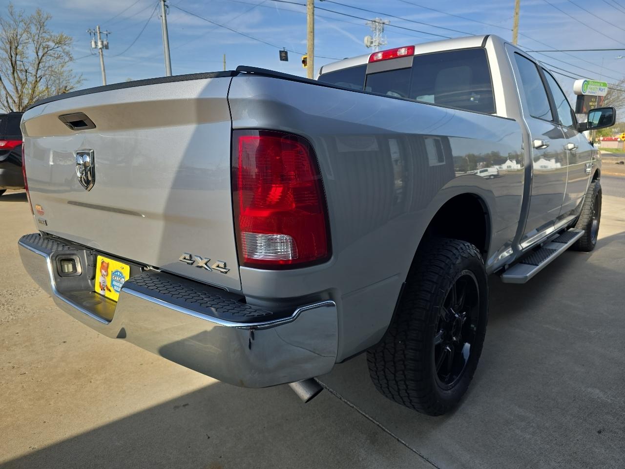RAM 1500 Classic SLT 4x4 Crew Cab 6'4" Box 2019