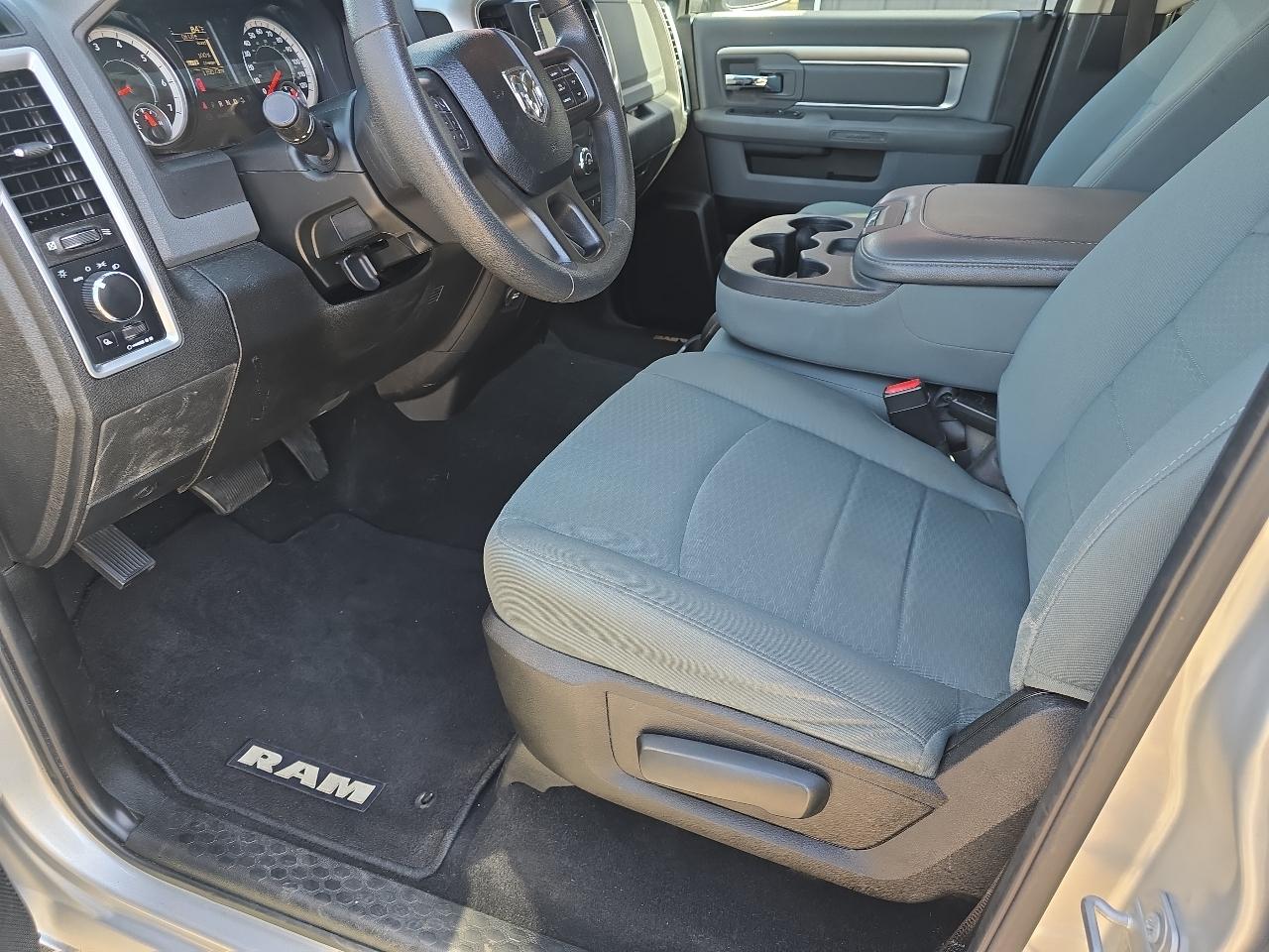 RAM 1500 Classic SLT 4x4 Crew Cab 6'4" Box 2019