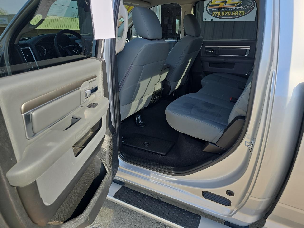 RAM 1500 Classic SLT 4x4 Crew Cab 6'4" Box 2019