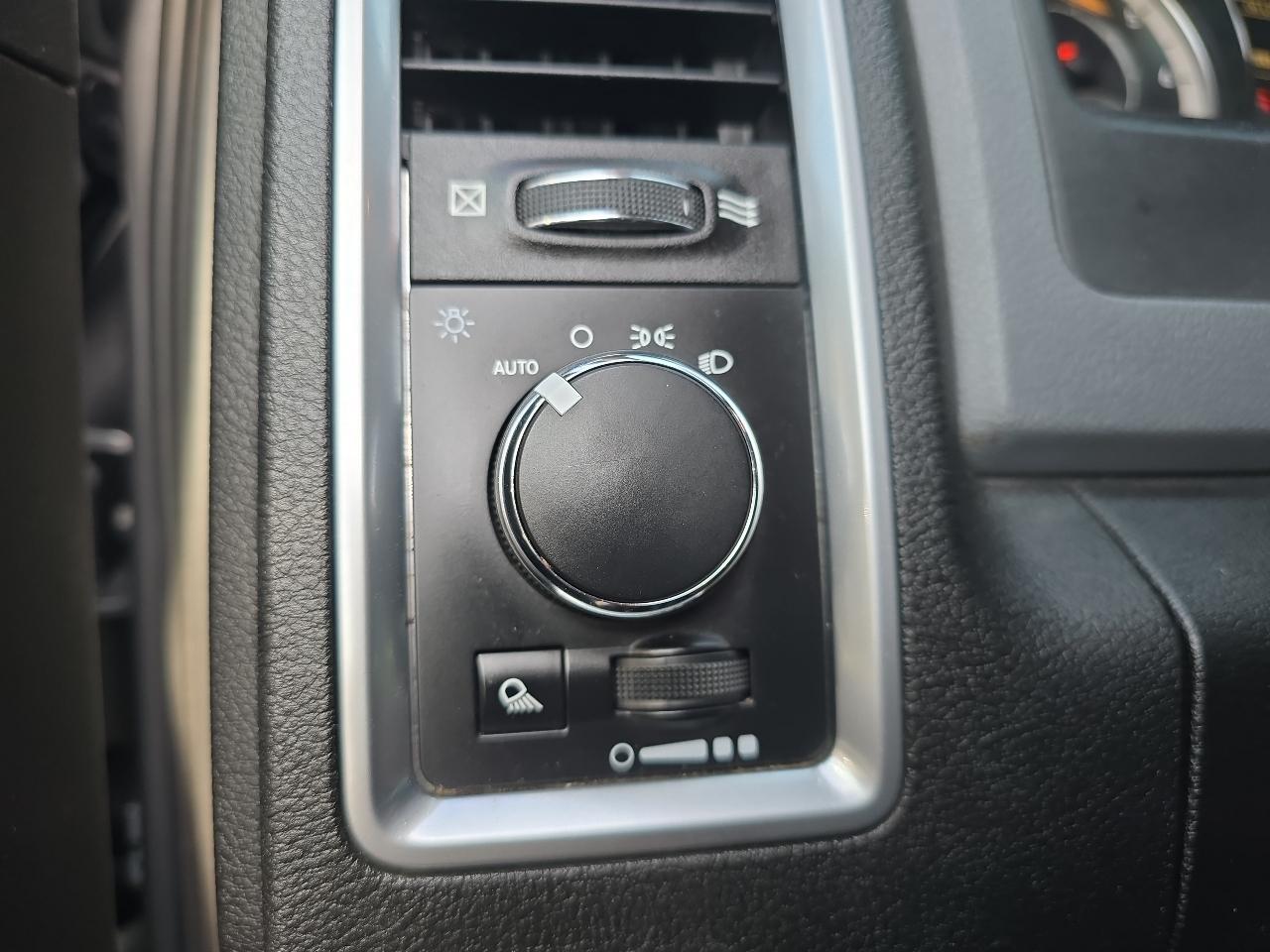 RAM 1500 Classic SLT 4x4 Crew Cab 6'4" Box 2019