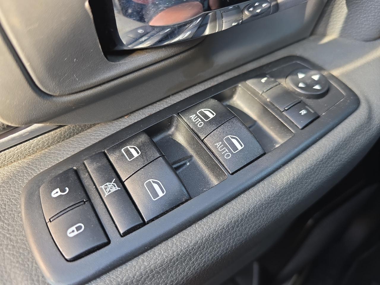 RAM 1500 Classic SLT 4x4 Crew Cab 6'4" Box 2019