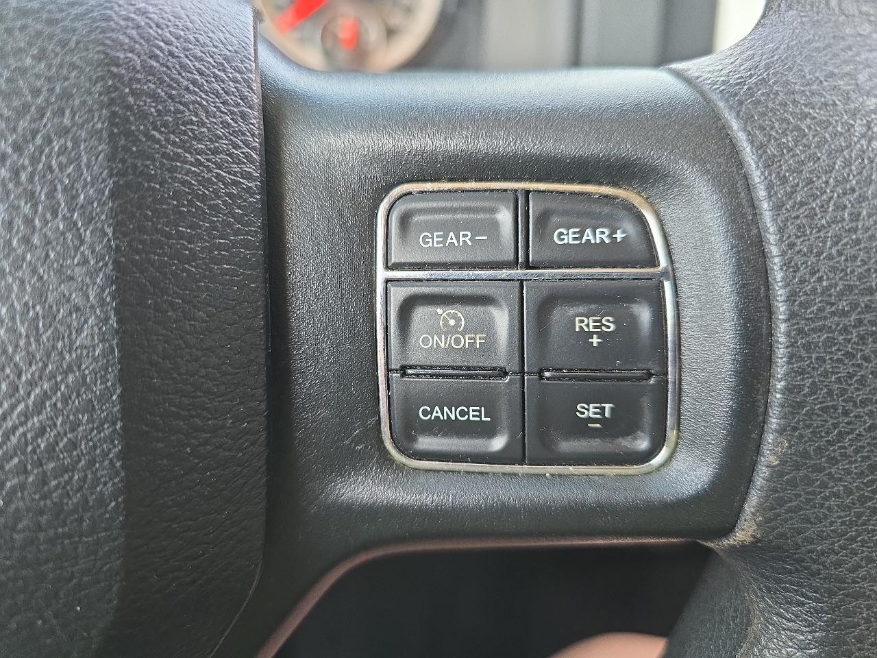 RAM 1500 Classic SLT 4x4 Crew Cab 6'4" Box 2019