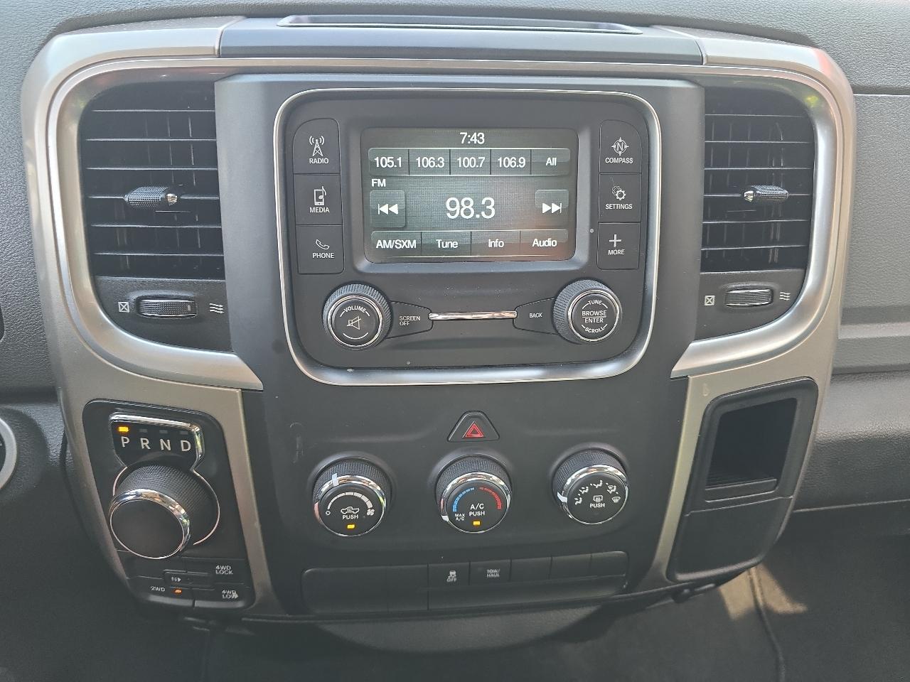 RAM 1500 Classic SLT 4x4 Crew Cab 6'4" Box 2019