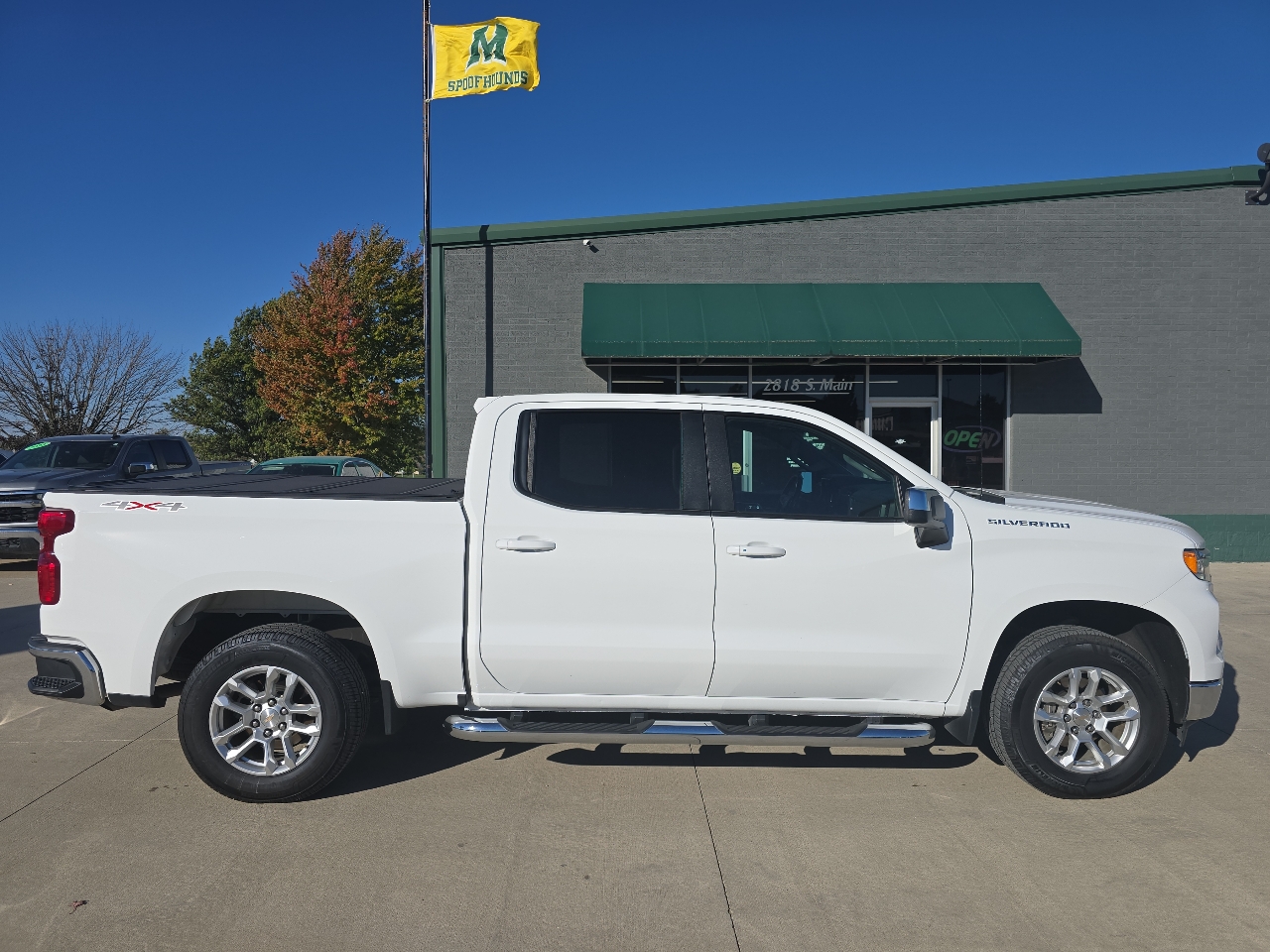 Chevrolet Silverado 1500 4WD Crew Cab 147" LT w/1LT 2023