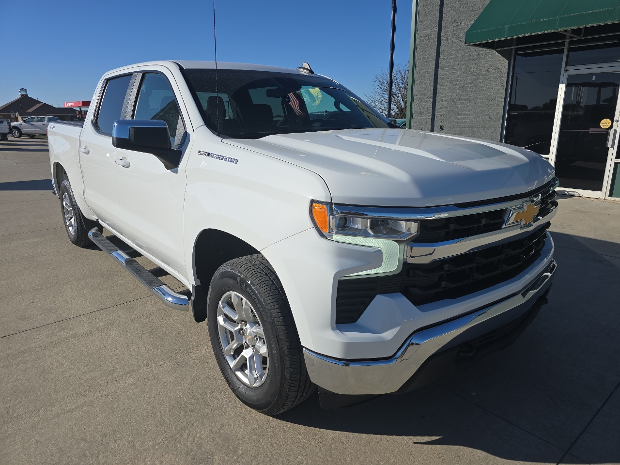 Chevrolet Silverado 1500 4WD Crew Cab 147" LT w/1LT 2023