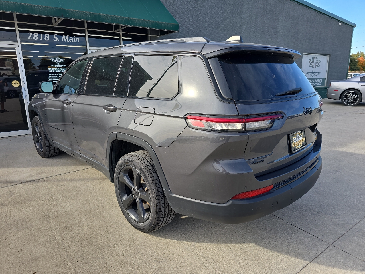 2023 Jeep Grand Cherokee Laredo Altitude photo 2