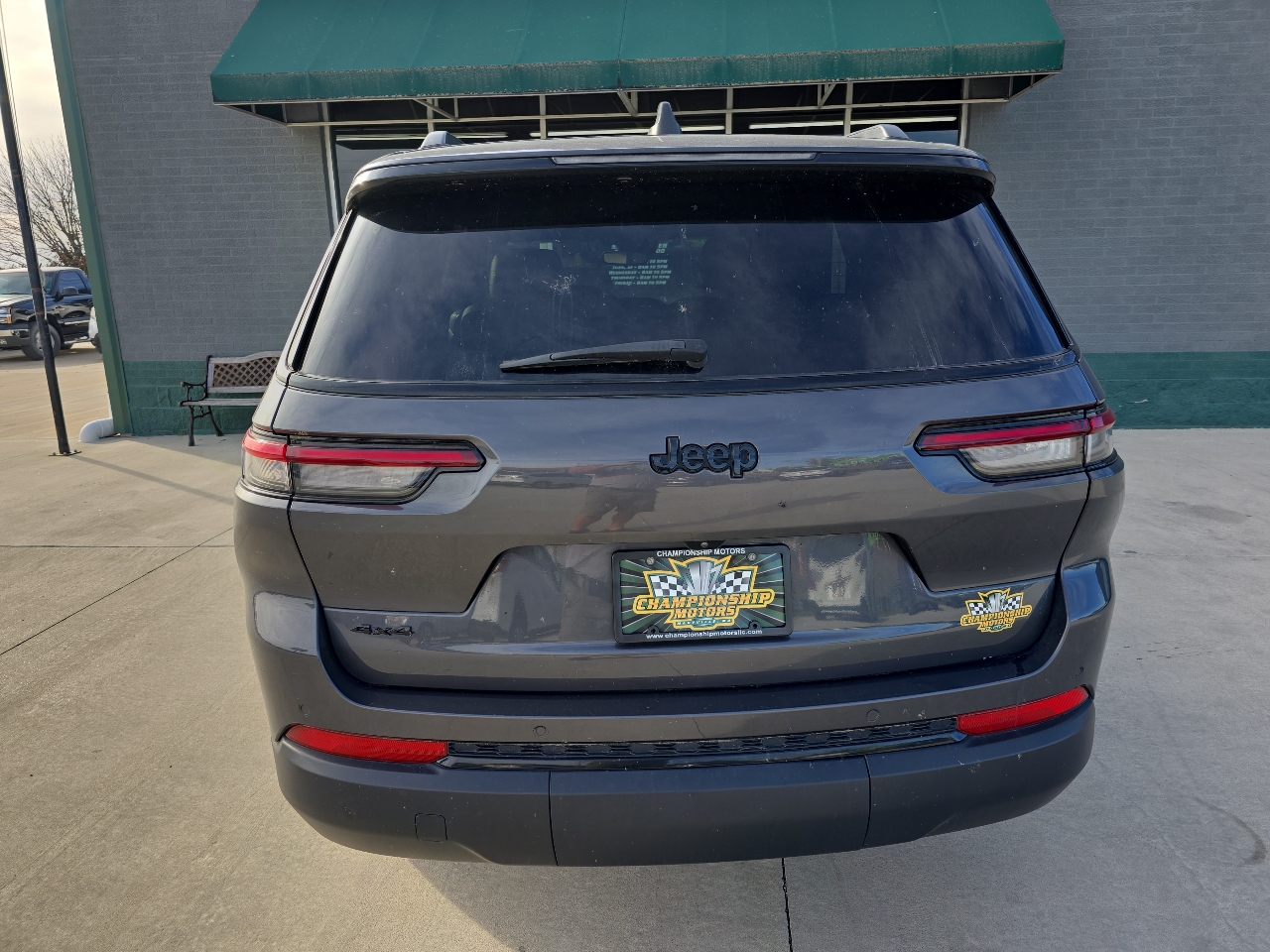 2023 Jeep Grand Cherokee Laredo Altitude photo 3