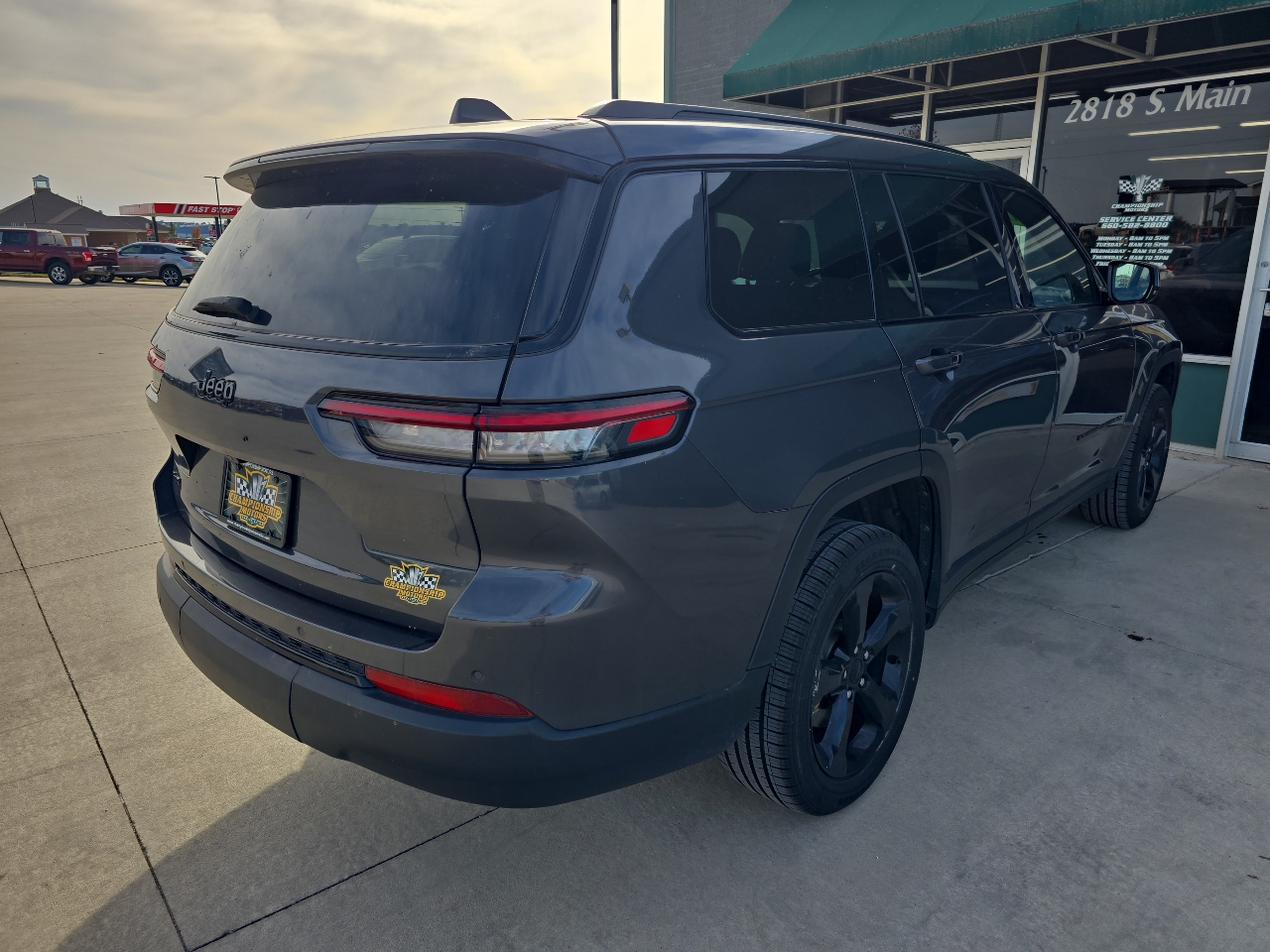 2023 Jeep Grand Cherokee Laredo Altitude photo 4