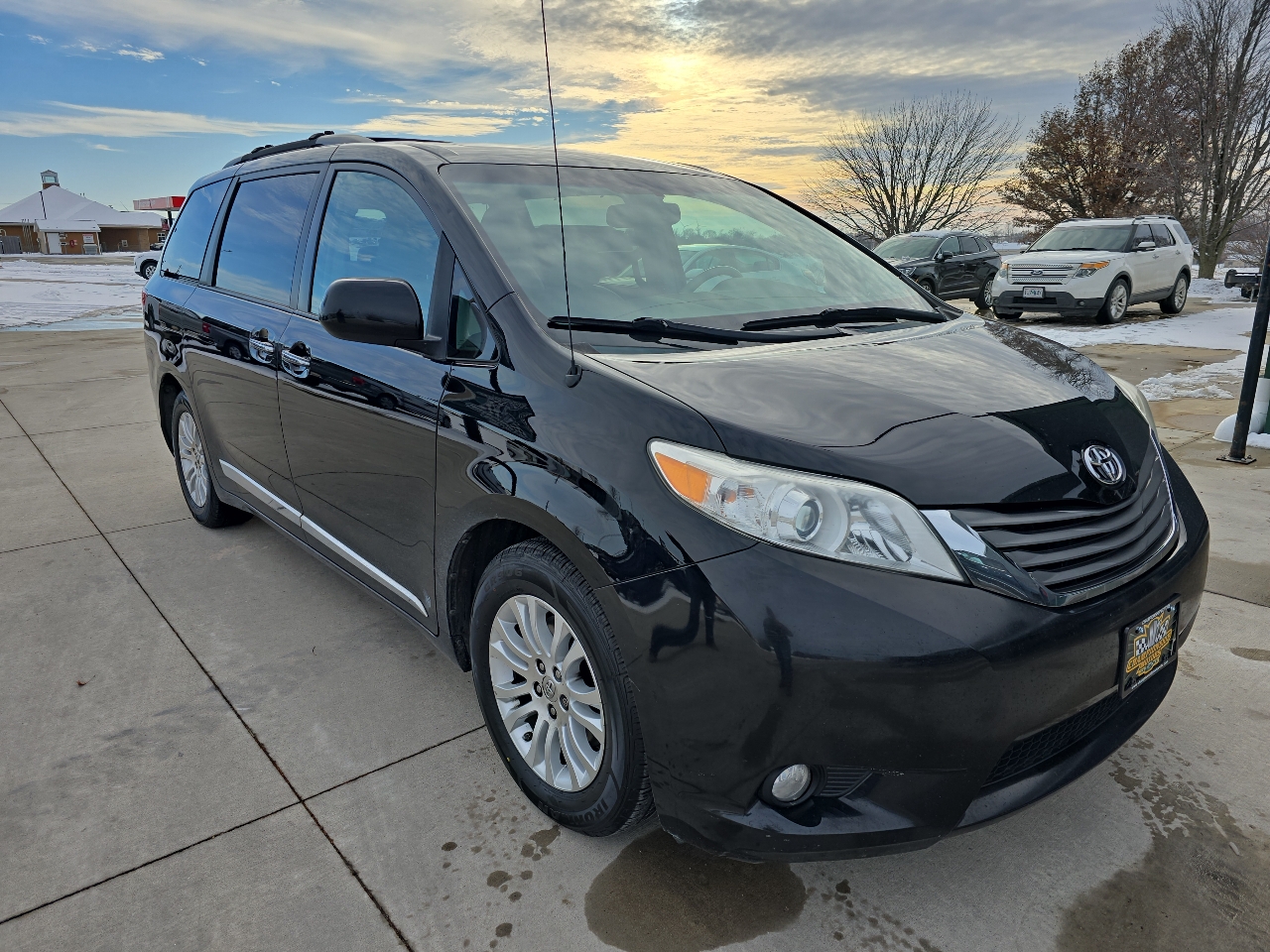 Toyota Sienna 5dr 7-Pass Van V6 XLE AAS FWD (Natl) 2014