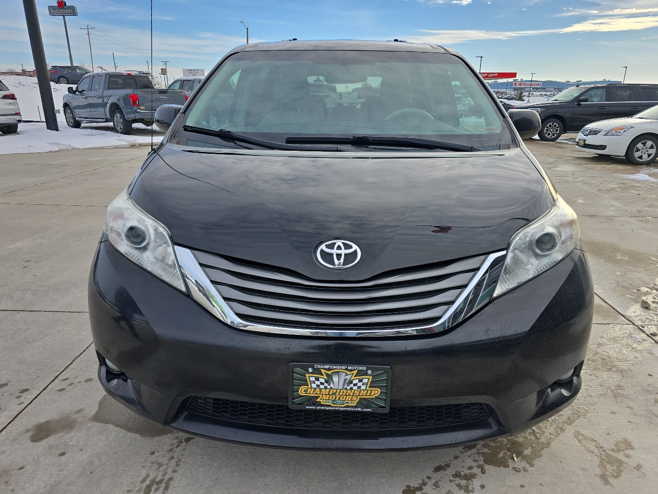 Toyota Sienna 5dr 7-Pass Van V6 XLE AAS FWD (Natl) 2014